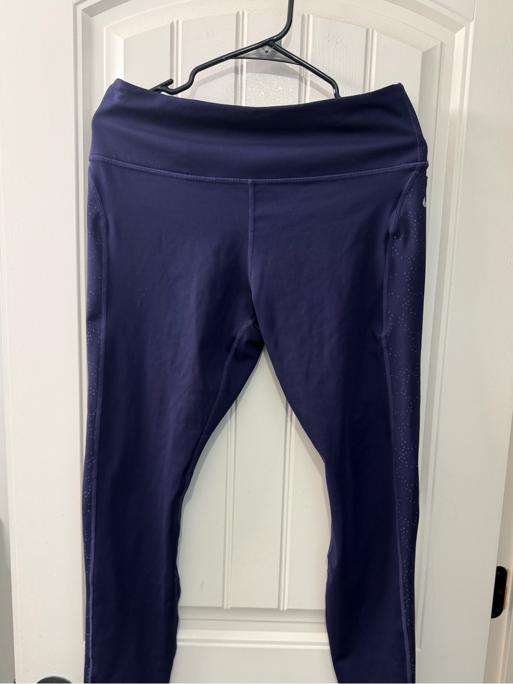 Nike Women's Purple colored Leggings with Side Micro Dot Detail